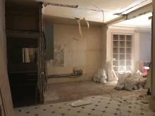 PHOTOS EN COURS: Démolition des cloisons de l'ancienne cuisine pour créer une nouvelle chambre